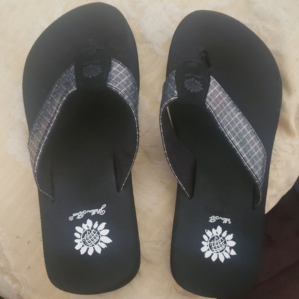 Girls Yellow Box flip flops with sequins
